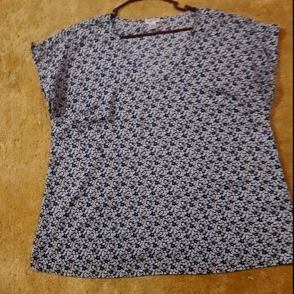 XL Floral Motherhood Maternity shirt- super comfy